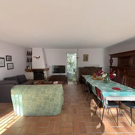 Avec Grand Terrain Entoure De Pins Ideal Pour Les Amoureux De La Nature *